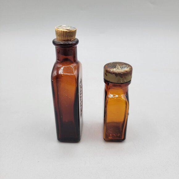 Antique Amber Glass Medicine Bottles Armour Laboratories Winthrop - Picture 4 of 10
